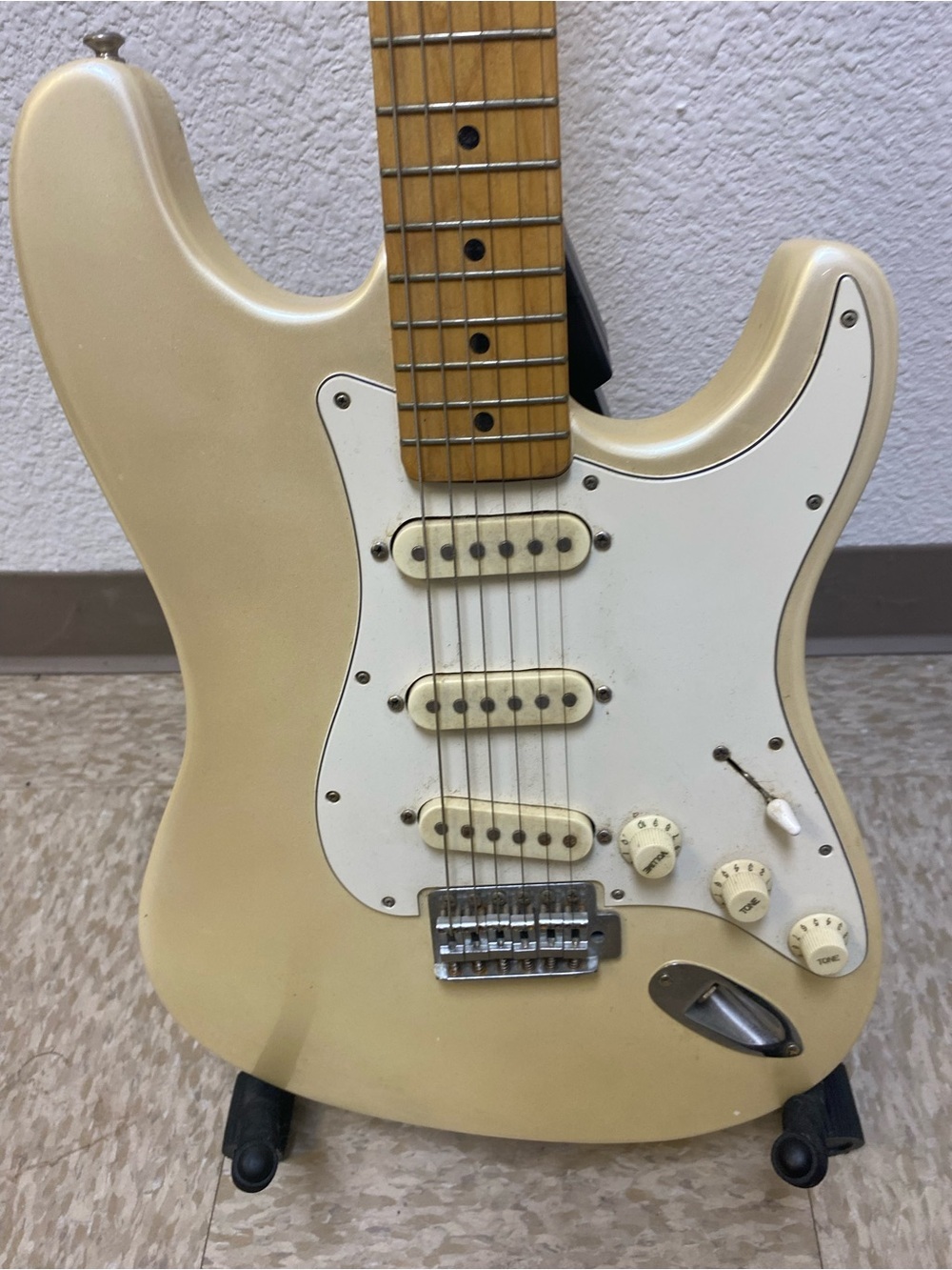 Schecter Cream Electric Guitar with Maple Neck